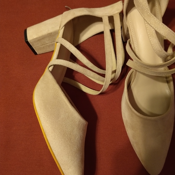 Shoes - Picture 6 of 7